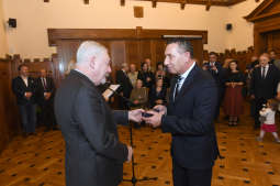 dsc_0146 copy.jpg-Honoris Gratia