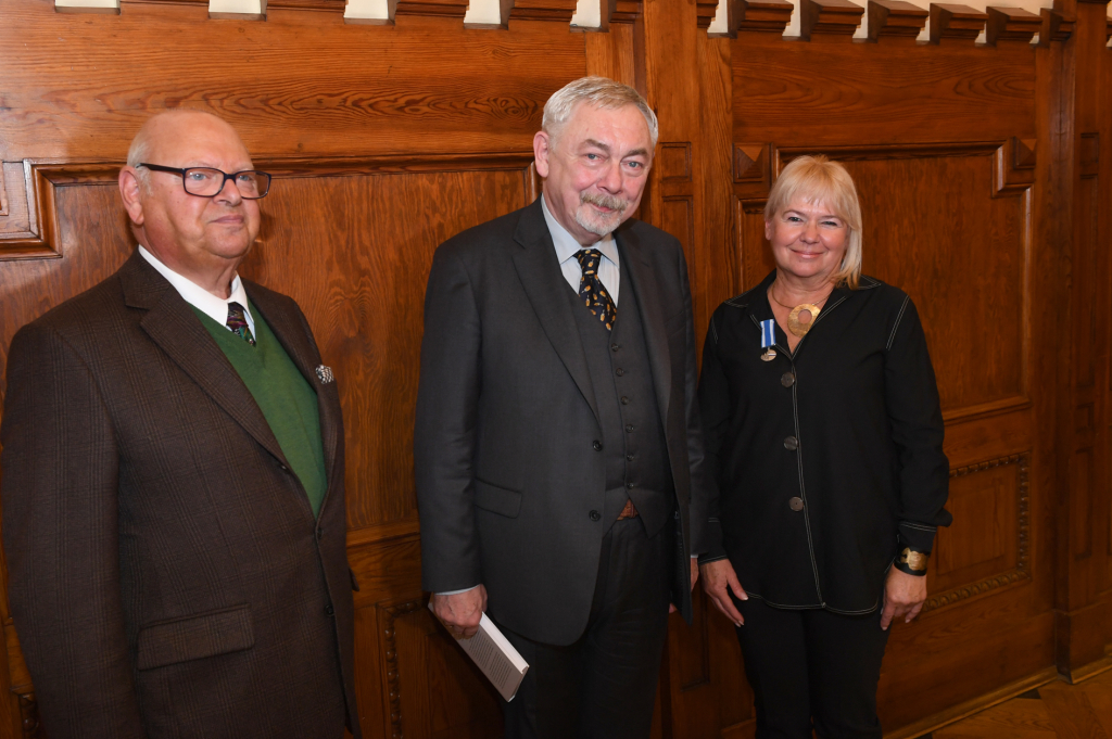 dsc_0252 copy.jpg-Honoris Gratia  Autor: W. Majka