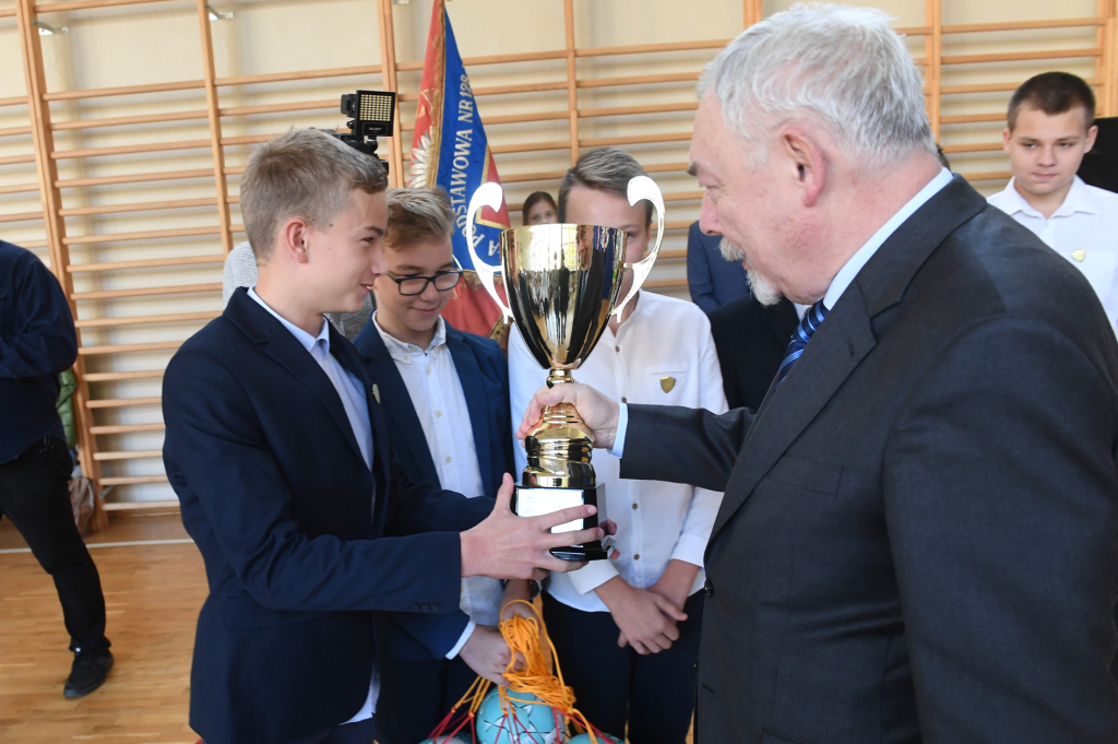 dsc_1007 - kopia.jpg-Otwarcie boiska  SP nr 128  Autor: W. Majka