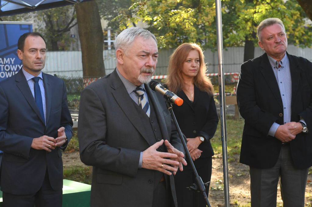 dsc_1405.jpg-budowę basenu  Autor: W. Majka