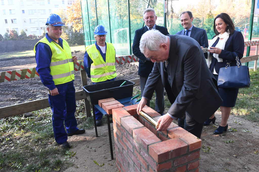 dsc_1462.jpg-budowę basenu  Autor: W. Majka