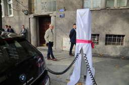 20181018111236_img_0689.jpg-samochód elektryczny, stacja ładowania