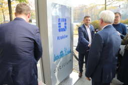 20181018112226_img_0730.jpg-samochód elektryczny, stacja ładowania