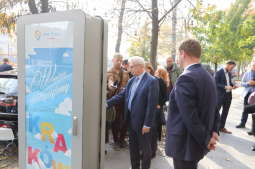 20181018112236_img_0736.jpg-samochód elektryczny, stacja ładowania