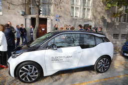 20181018112300_img_0743.jpg-samochód elektryczny, stacja ładowania