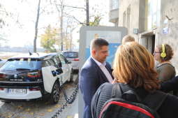 20181018113314_img_0759.jpg-samochód elektryczny, stacja ładowania