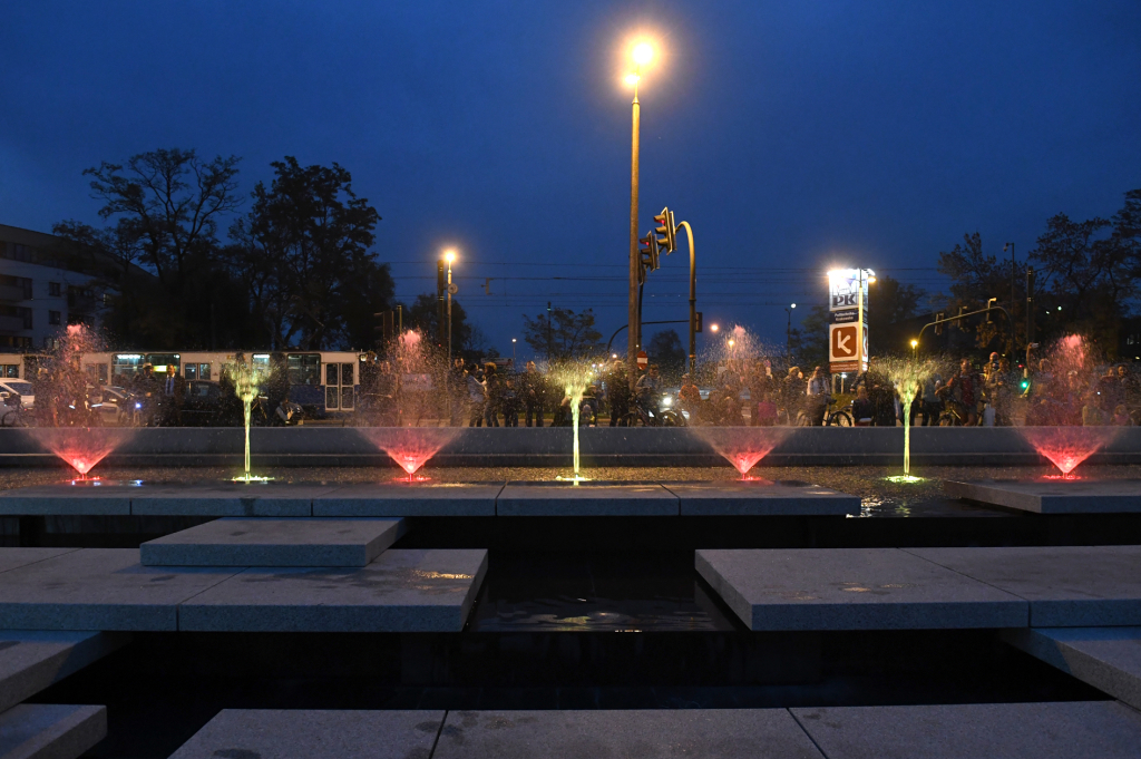 dsc_3404 copy.jpg-Uruchomienie fontanny w Parku Lotników Polskich  Autor: W. Majka