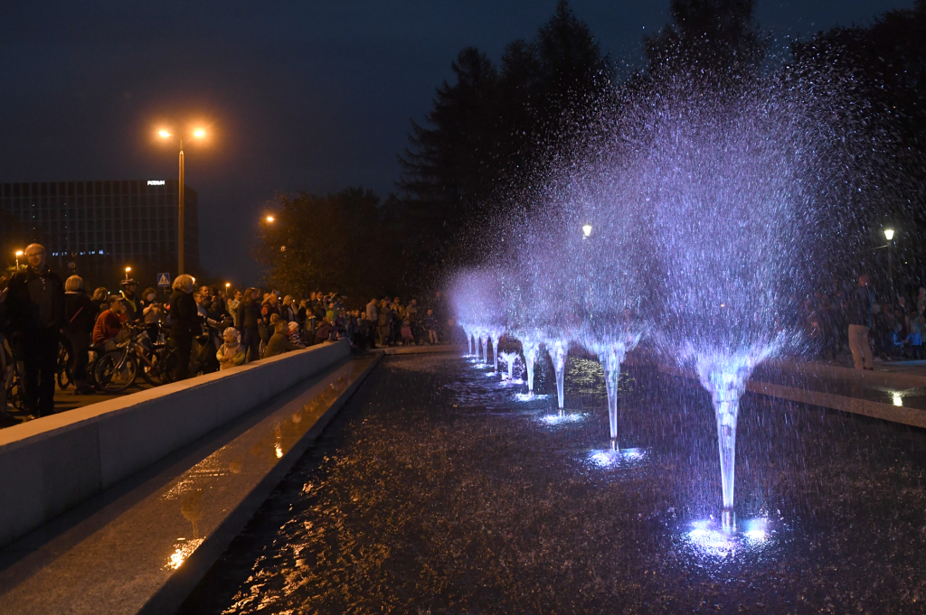 dsc_3457 copy.jpg-Uruchomienie fontanny w Parku Lotników Polskich  Autor: W. Majka