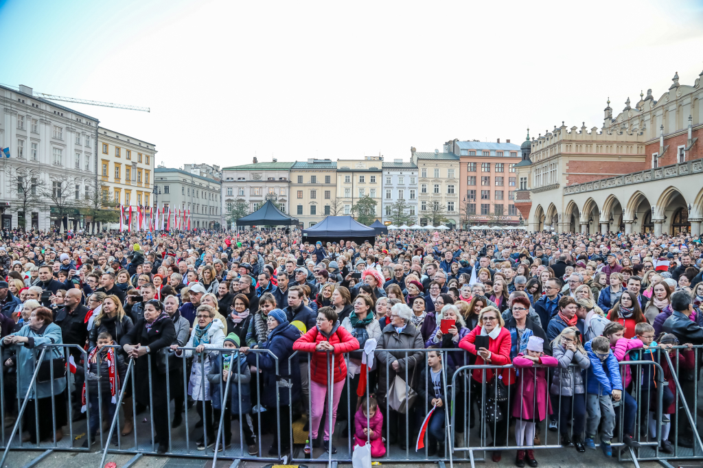 bs-listopada 11, 2018-img_7319.jpg-Lekcja Śpiewania,Niepodległość,100,Majchrowski,Rynek Główny  Autor: B. Świerzowski
