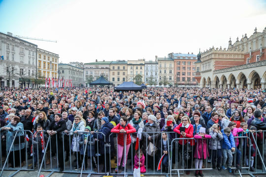 bs-listopada 11, 2018-img_7319.jpg-Lekcja Śpiewania,Niepodległość,100,Majchrowski,Rynek Główny