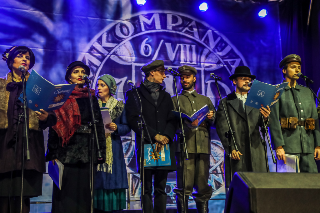 bs-listopada 11, 2018-img_7328.jpg-Lekcja Śpiewania,Niepodległość,100,Majchrowski,Rynek Główny  Autor: B. Świerzowski