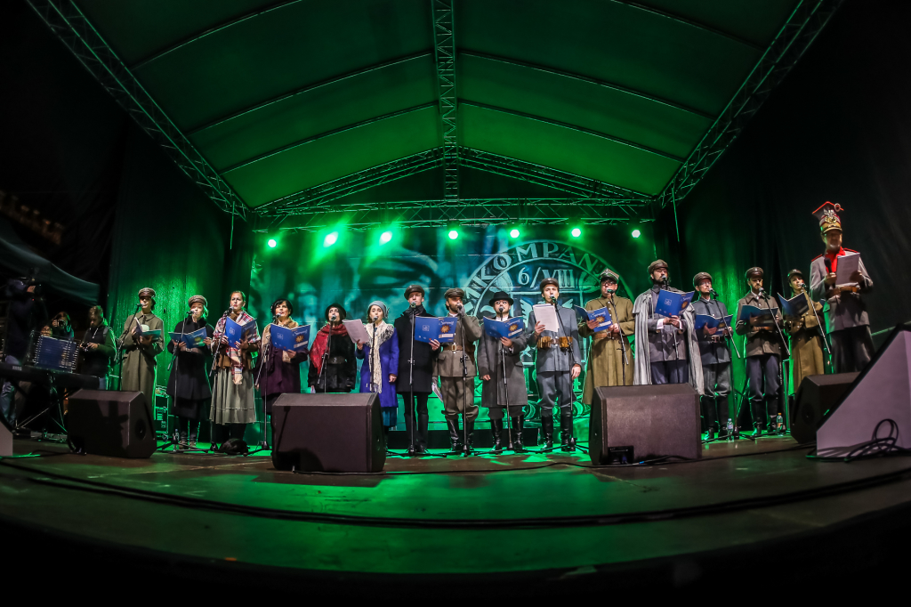 bs-listopada 11, 2018-img_7337.jpg-Lekcja Śpiewania,Niepodległość,100,Majchrowski,Rynek Główny  Autor: B. Świerzowski