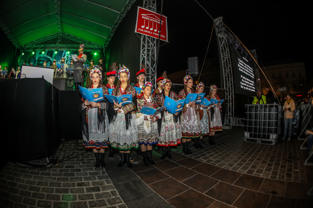 bs-listopada 11, 2018-img_7347.jpg-Lekcja Śpiewania,Niepodległość,100,Majchrowski,Rynek Główny  Autor: B. Świerzowski