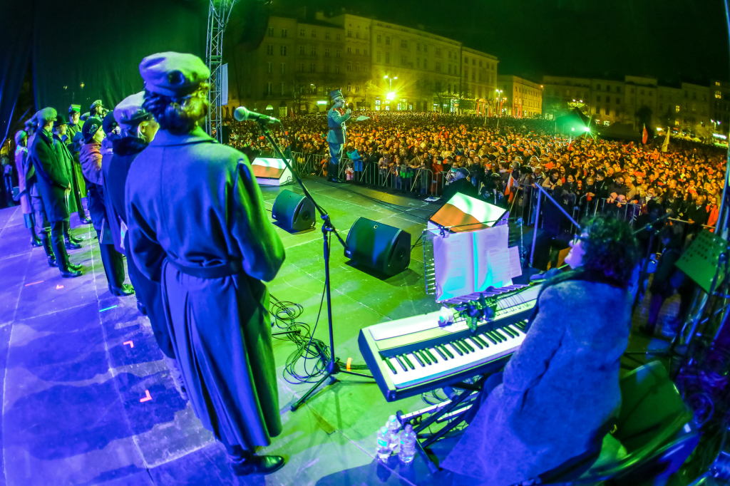 bs-listopada 11, 2018-img_7350.jpg-Lekcja Śpiewania,Niepodległość,100,Majchrowski,Rynek Główny  Autor: B. Świerzowski