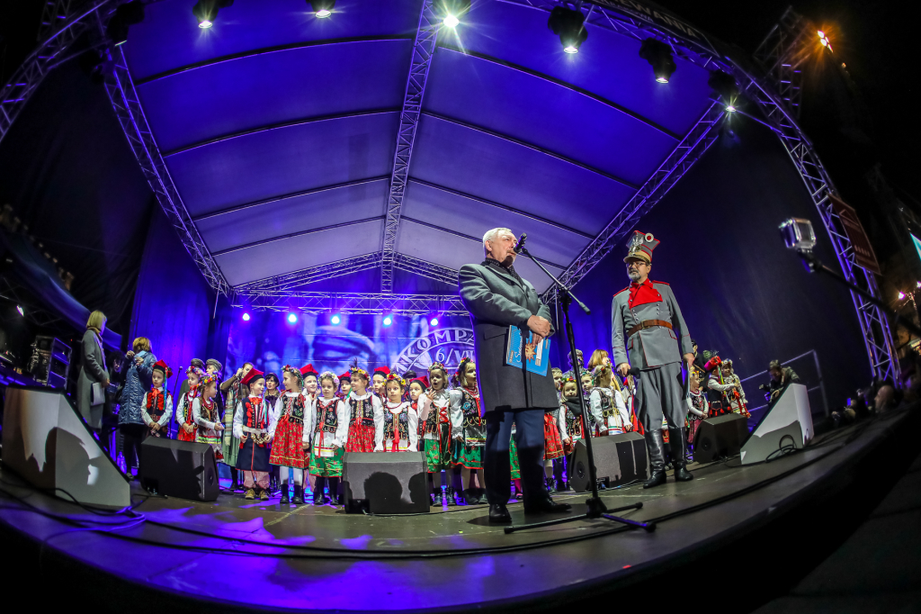 bs-listopada 11, 2018-img_7361.jpg-Lekcja Śpiewania,Niepodległość,100,Majchrowski,Rynek Główny  Autor: B. Świerzowski