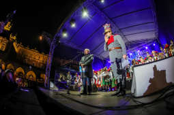 bs-listopada 11, 2018-img_7366.jpg-Lekcja Śpiewania,Niepodległość,100,Majchrowski,Rynek Główny