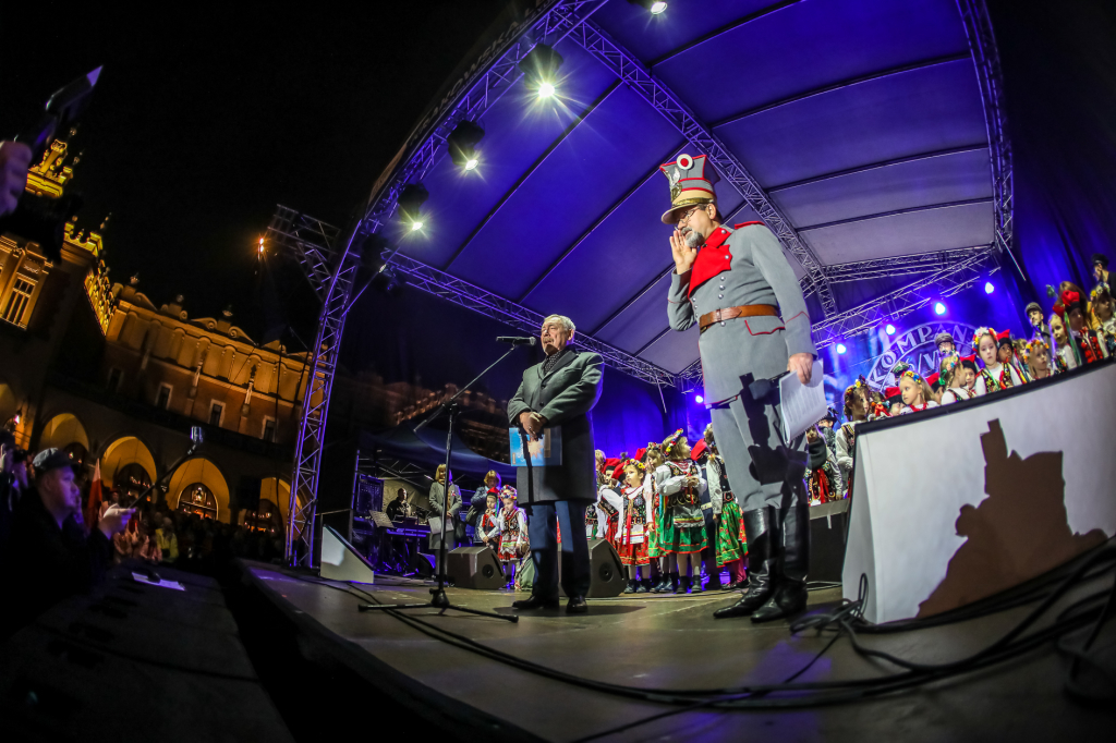 bs-listopada 11, 2018-img_7366.jpg-Lekcja Śpiewania,Niepodległość,100,Majchrowski,Rynek Główny  Autor: B. Świerzowski