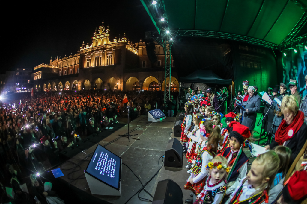 bs-listopada 11, 2018-img_7395.jpg-Lekcja Śpiewania,Niepodległość,100,Majchrowski,Rynek Główny  Autor: B. Świerzowski