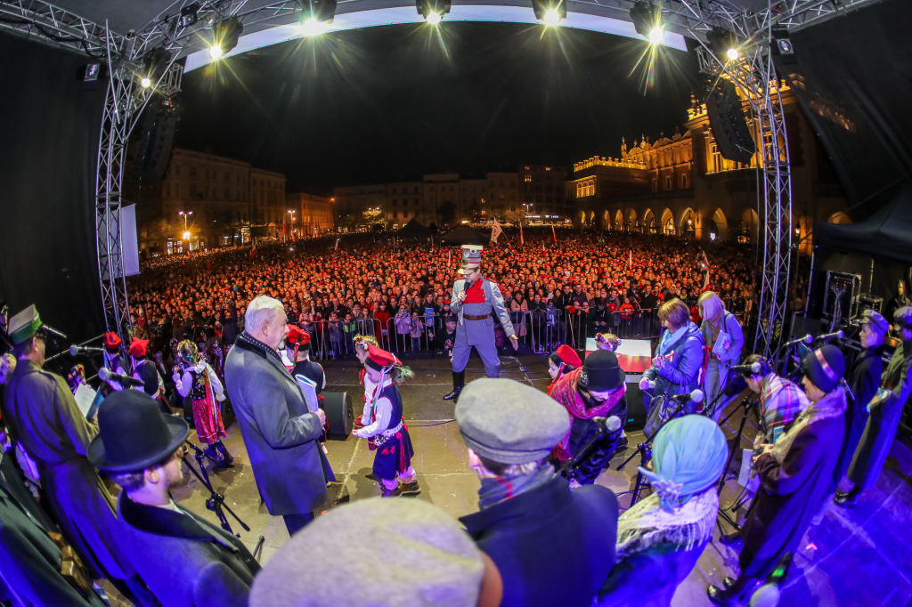 bs-listopada 11, 2018-img_7398.jpg-Lekcja Śpiewania,Niepodległość,100,Majchrowski,Rynek Główny  Autor: B. Świerzowski