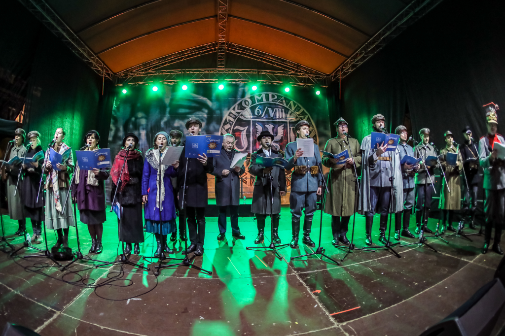 bs-listopada 11, 2018-img_7415.jpg-Lekcja Śpiewania,Niepodległość,100,Majchrowski,Rynek Główny  Autor: B. Świerzowski