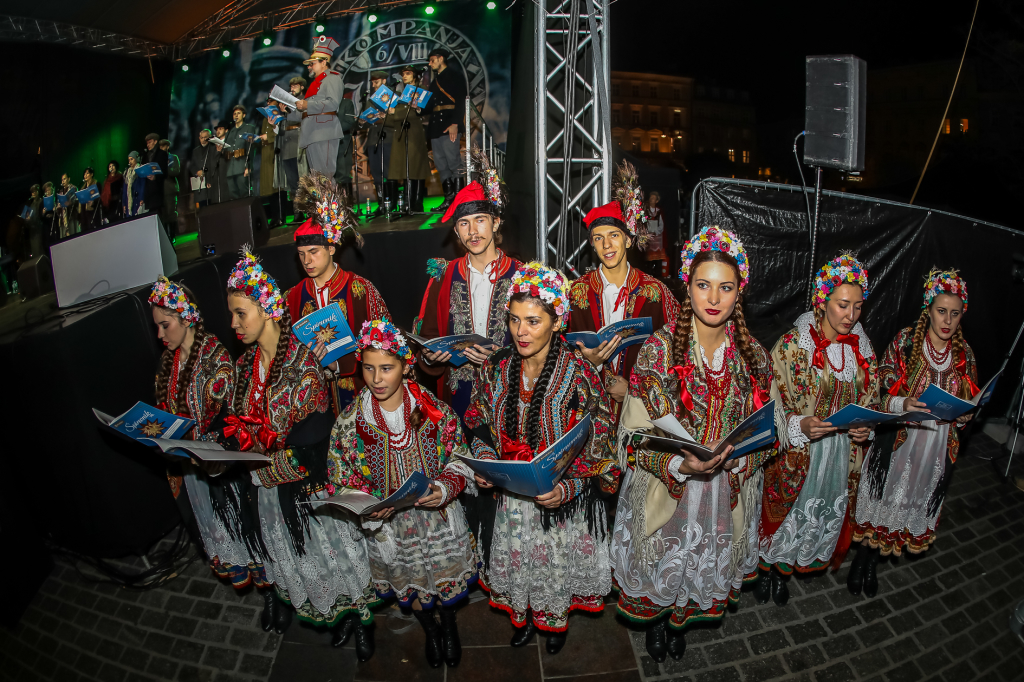 bs-listopada 11, 2018-img_7425.jpg-Lekcja Śpiewania,Niepodległość,100,Majchrowski,Rynek Główny  Autor: B. Świerzowski