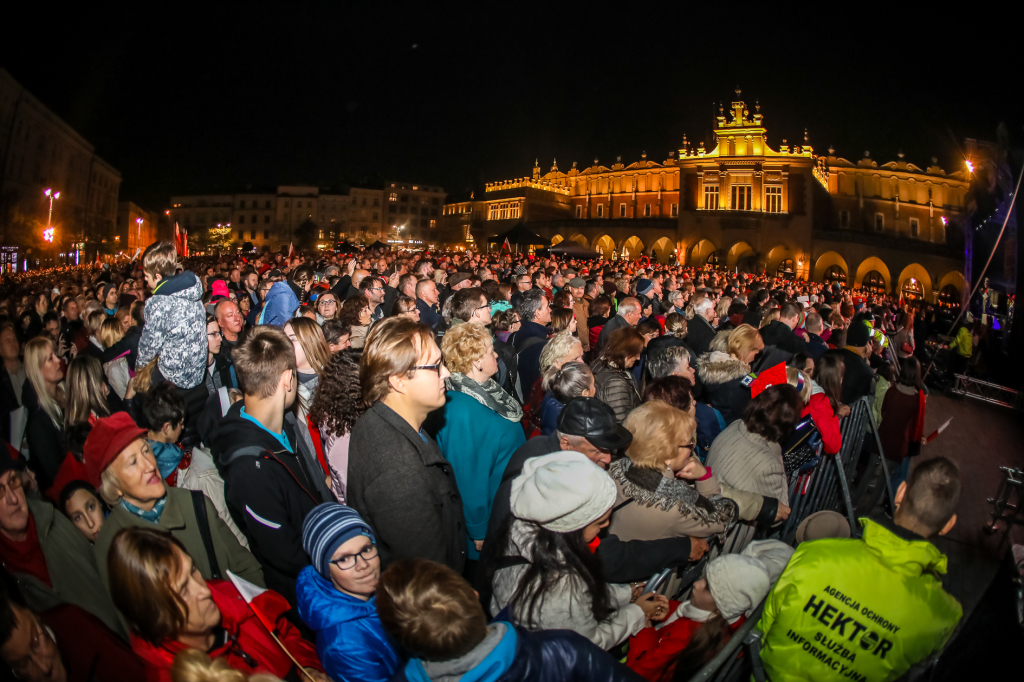 bs-listopada 11, 2018-img_7428.jpg-Lekcja Śpiewania,Niepodległość,100,Majchrowski,Rynek Główny  Autor: B. Świerzowski