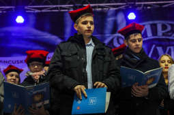 bs-listopada 11, 2018-img_7455.jpg-Lekcja Śpiewania,Niepodległość,100,Majchrowski,Rynek Główny