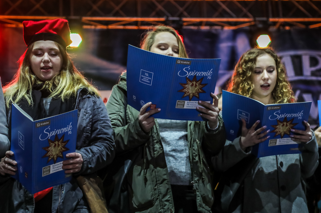 bs-listopada 11, 2018-img_7462.jpg-Lekcja Śpiewania,Niepodległość,100,Majchrowski,Rynek Główny  Autor: B. Świerzowski