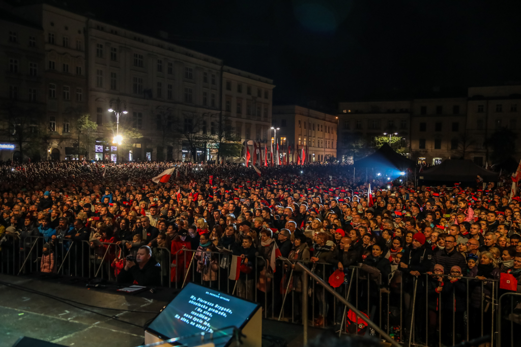 bs-listopada 11, 2018-img_7495.jpg-Lekcja Śpiewania,Niepodległość,100,Majchrowski,Rynek Główny  Autor: B. Świerzowski