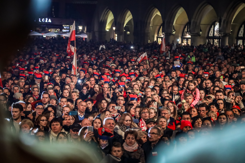 bs-listopada 11, 2018-img_7497.jpg-Lekcja Śpiewania,Niepodległość,100,Majchrowski,Rynek Główny  Autor: B. Świerzowski