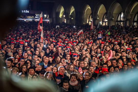 bs-listopada 11, 2018-img_7497.jpg-Lekcja Śpiewania,Niepodległość,100,Majchrowski,Rynek Główny