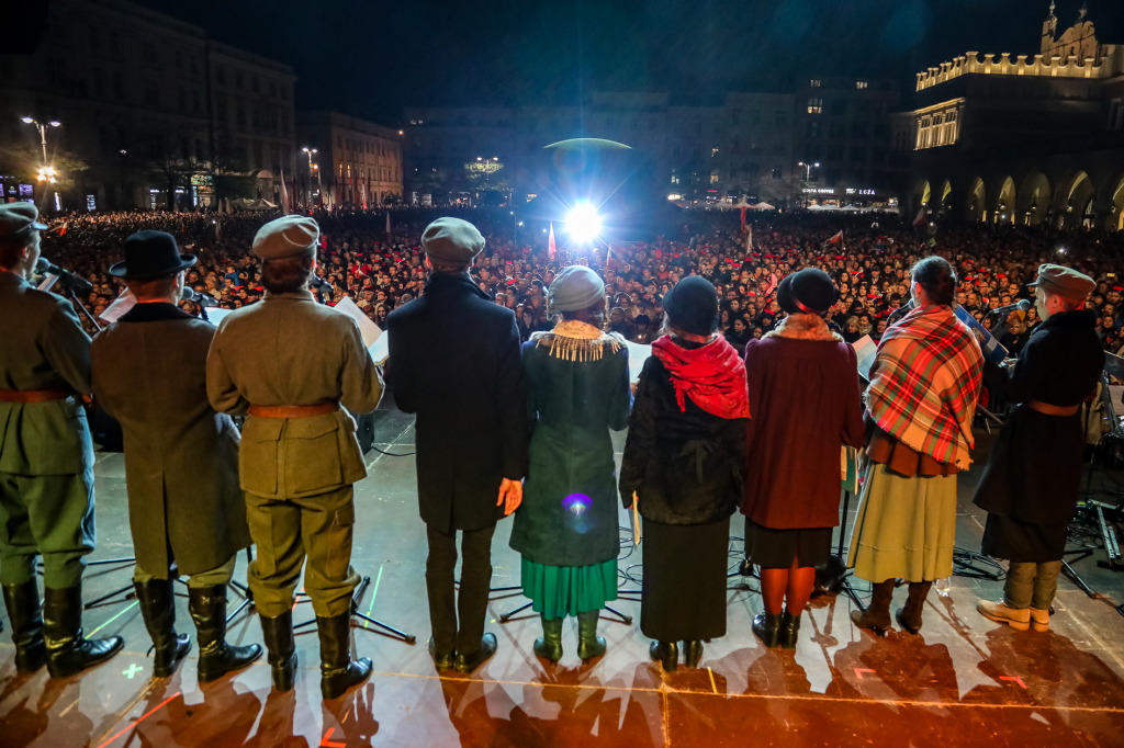 bs-listopada 11, 2018-img_7510.jpg-Lekcja Śpiewania,Niepodległość,100,Majchrowski,Rynek Główny  Autor: B. Świerzowski