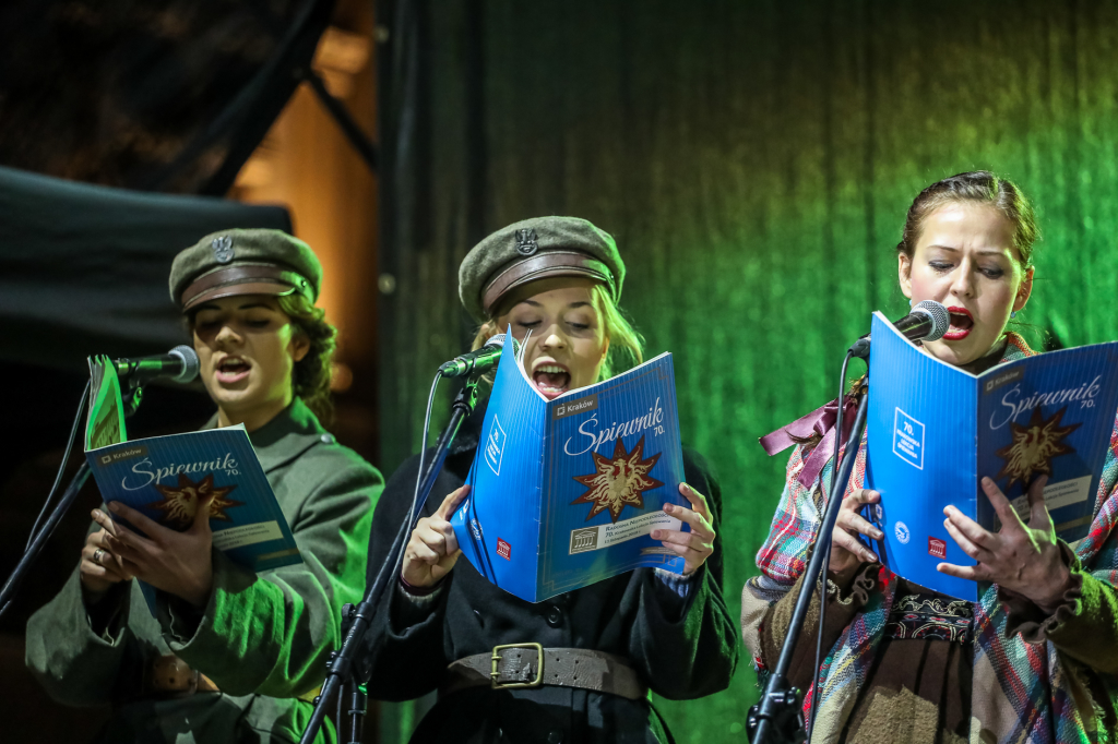 bs-listopada 11, 2018-img_7528.jpg-Lekcja Śpiewania,Niepodległość,100,Majchrowski,Rynek Główny  Autor: B. Świerzowski