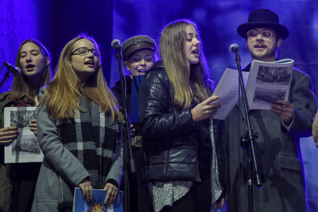 bs-listopada 11, 2018-img_7574.jpg-Lekcja Śpiewania,Niepodległość,100,Majchrowski,Rynek Główny  Autor: B. Świerzowski