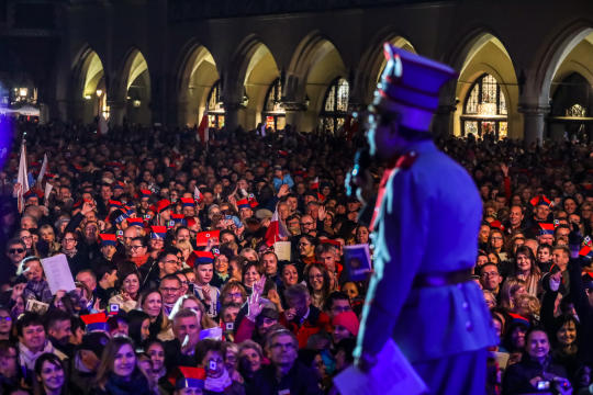 bs-listopada 11, 2018-img_7597.jpg-Lekcja Śpiewania,Niepodległość,100,Majchrowski,Rynek Główny