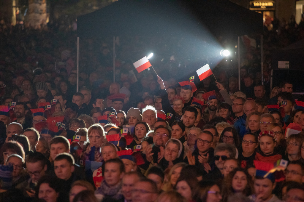 bs-listopada 11, 2018-img_7617.jpg-Lekcja Śpiewania,Niepodległość,100,Majchrowski,Rynek Główny  Autor: B. Świerzowski