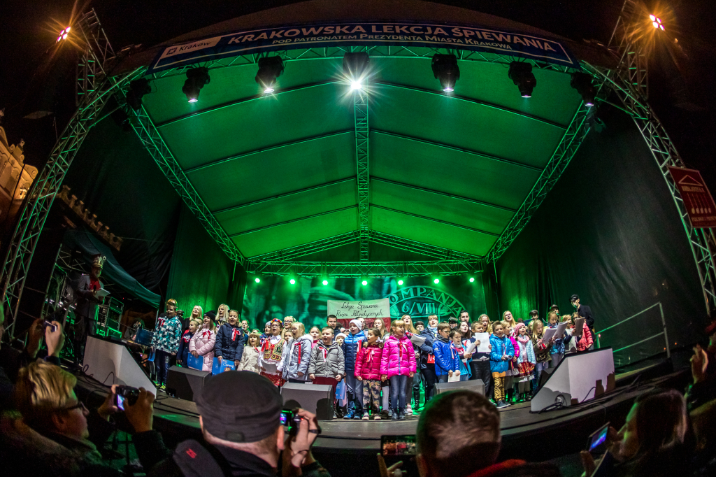 bs-listopada 11, 2018-img_7688.jpg-Lekcja Śpiewania,Niepodległość,100,Majchrowski,Rynek Główny  Autor: B. Świerzowski