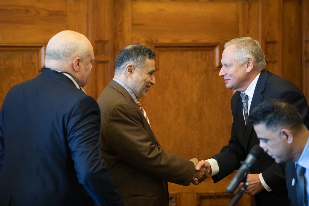 bs_kr_pl181110_7183.jpg-Delegacja,Prezydent Muzyk,Emiraty Arabskie,  Autor: B. Świerzowski