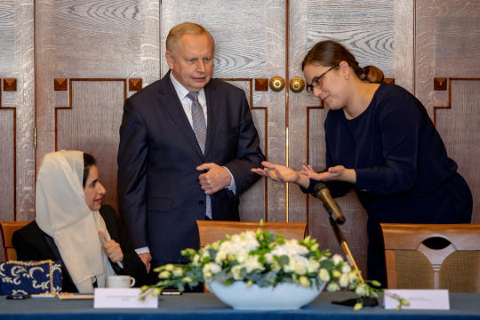 bs_kr_pl181110_7184.jpg-Delegacja,Prezydent Muzyk,Emiraty Arabskie,