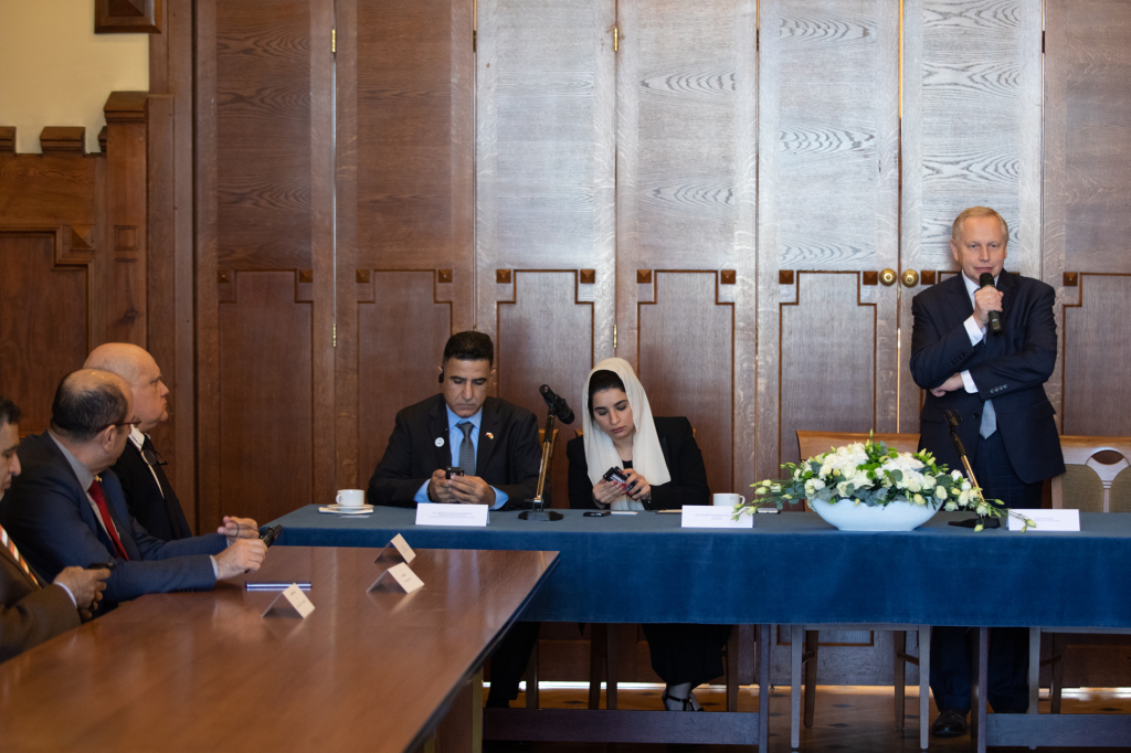 bs_kr_pl181110_7191.jpg-Delegacja,Prezydent Muzyk,Emiraty Arabskie,  Autor: B. Świerzowski