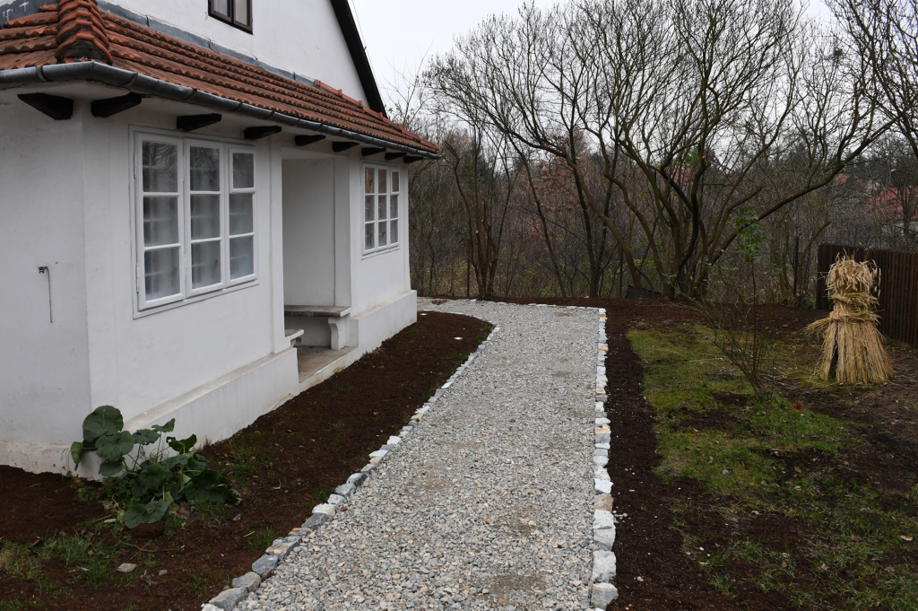 dsc_9598.jpg-osadzenie chochoła  Autor: W. Majka