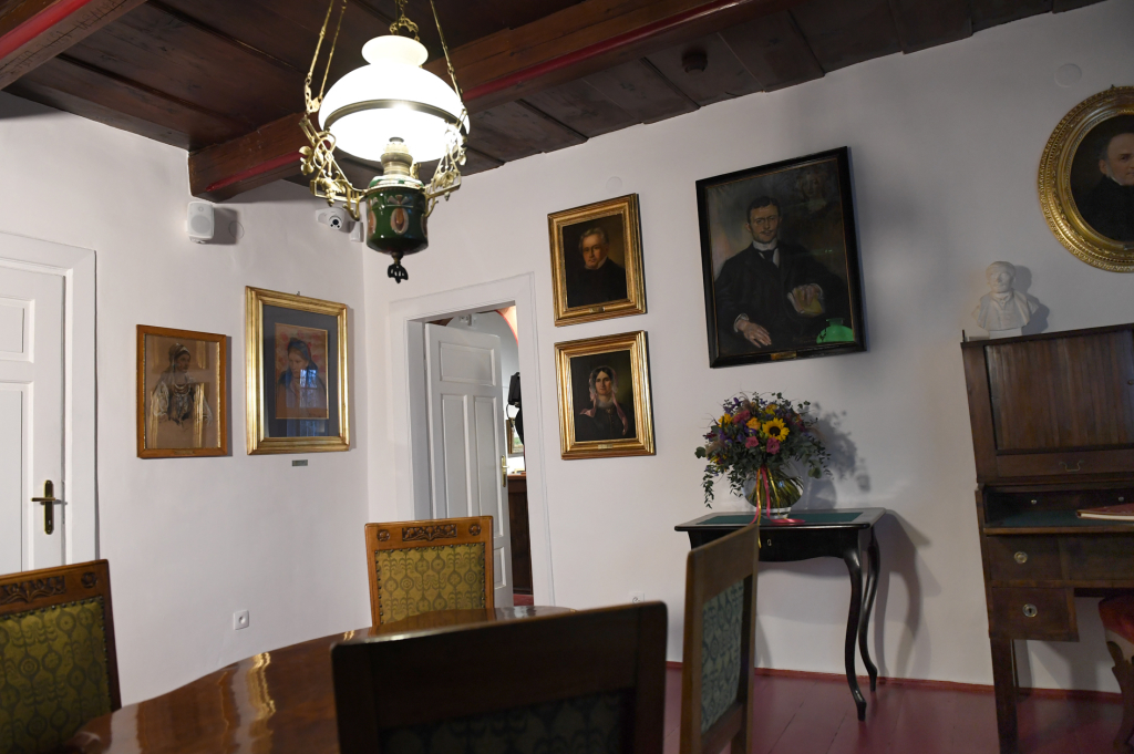 dsc_9610.jpg-osadzenie chochoła  Autor: W. Majka