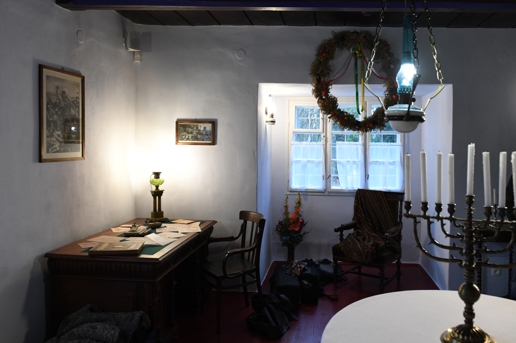 dsc_9615.jpg-osadzenie chochoła  Autor: W. Majka