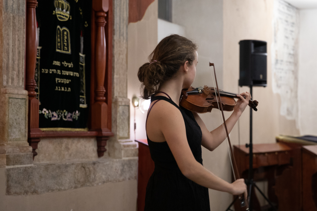 bs-grudnia 09, 2018-img_1983.jpg-Chanuka,Synagoga kupa,Majchrowski,Święto  Autor: B. Świerzowski