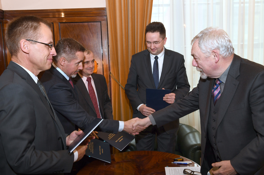 dsc_2910 copy.jpg-nowych tramwajów  Autor: W. Majka