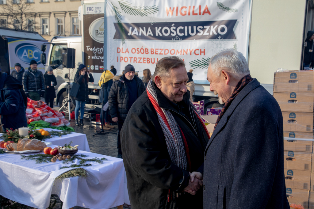 bs_kr_pl181216_4356.jpg-Wigilia,Bezdomni,Jan Kościuszko,Majchrowski,Rynek Główny  Autor: B. Świerzowski