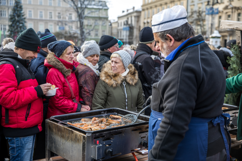 bs_kr_pl181216_4429.jpg-Wigilia,Bezdomni,Jan Kościuszko,Majchrowski,Rynek Główny  Autor: B. Świerzowski