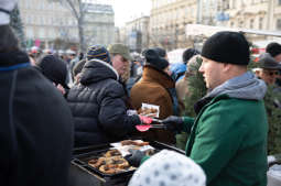 bs_kr_pl181216_4454.jpg-Wigilia,Bezdomni,Jan Kościuszko,Majchrowski,Rynek Główny