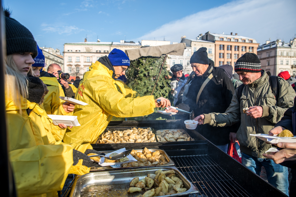 bs_kr_pl181216_4533.jpg-Wigilia,Bezdomni,Jan Kościuszko,Majchrowski,Rynek Główny  Autor: B. Świerzowski