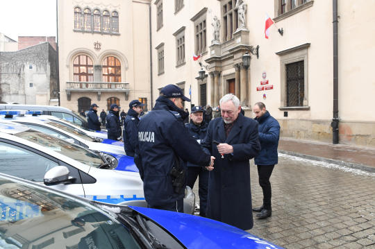 dsc_3286 copy.jpg-Przekazanie radiowozów Policji